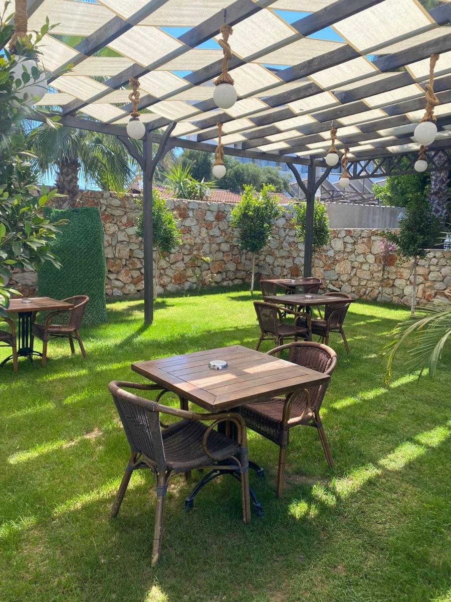 Alessia Hotel Side Exterior foto